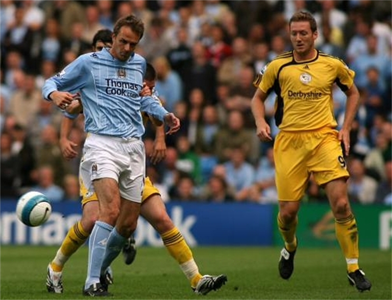 关于曝曼联考虑引进尤尔曼德放弃追求巴莱巴的信息