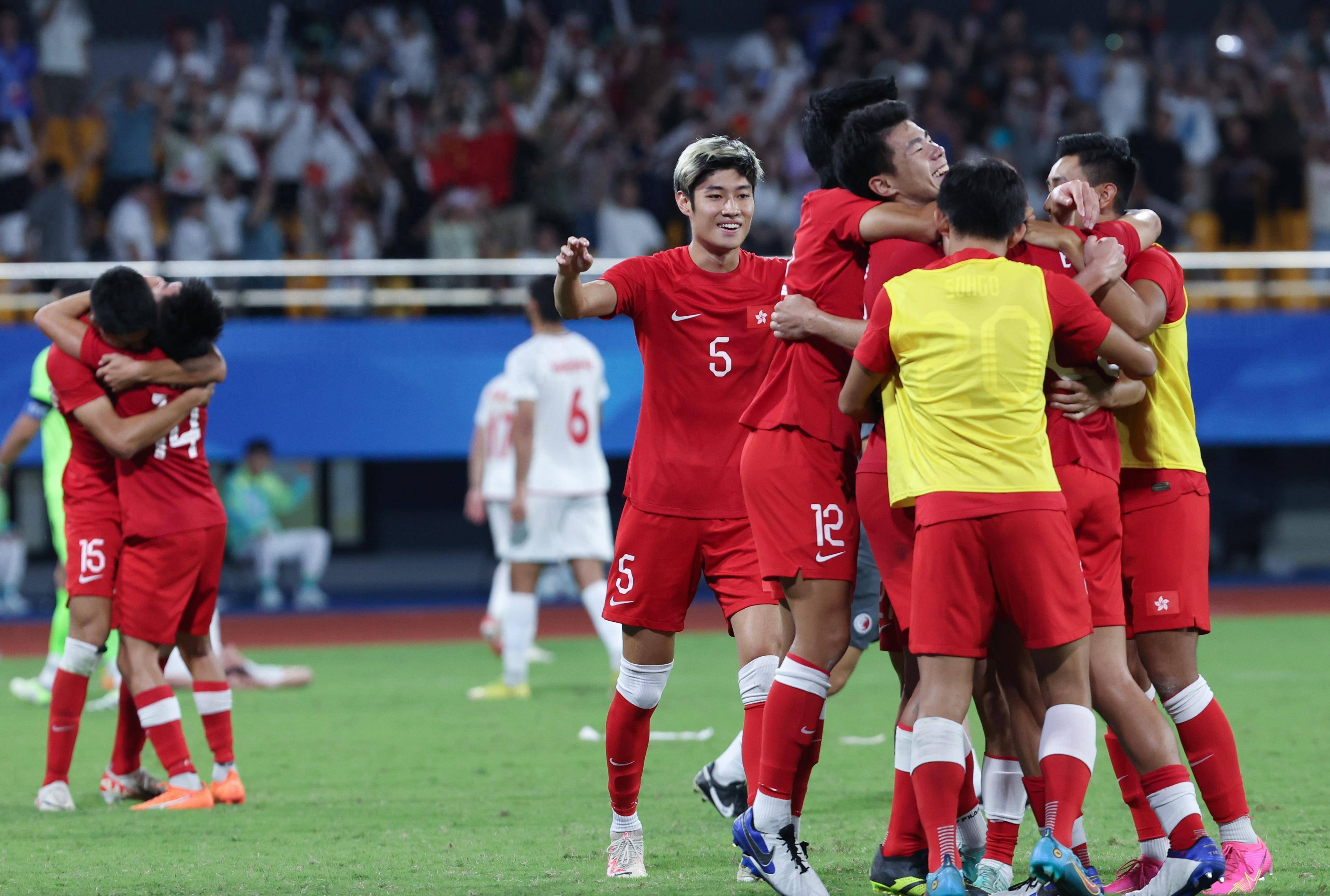 媒体：请给邵佳一和国足时间国足选帅结果出炉的简单介绍