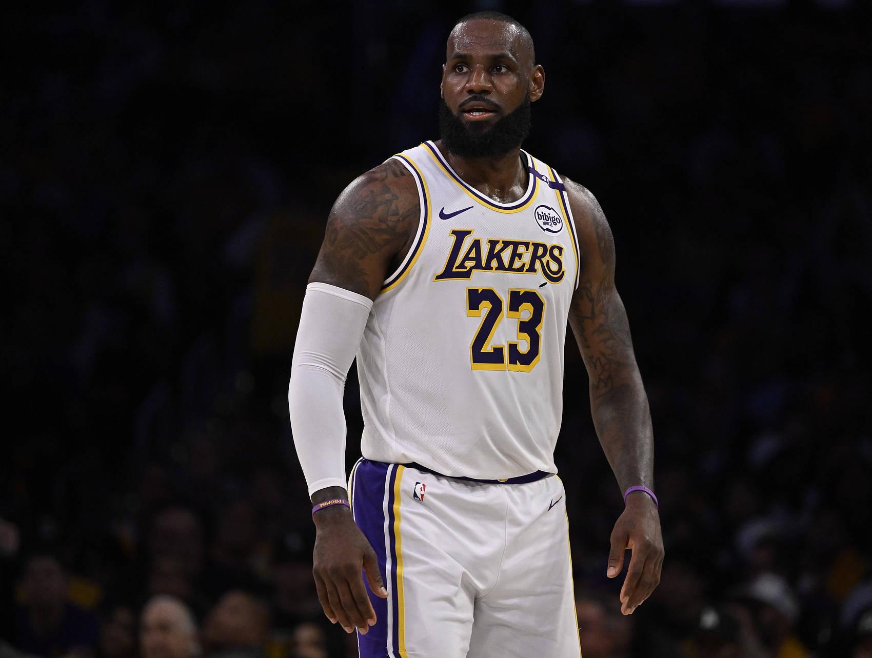 关于湖人在本赛季造成对手进攻犯规上领跑联盟达到9次的信息 关于湖人在本赛季造成对手进攻犯规上领跑联盟达到9次的信息