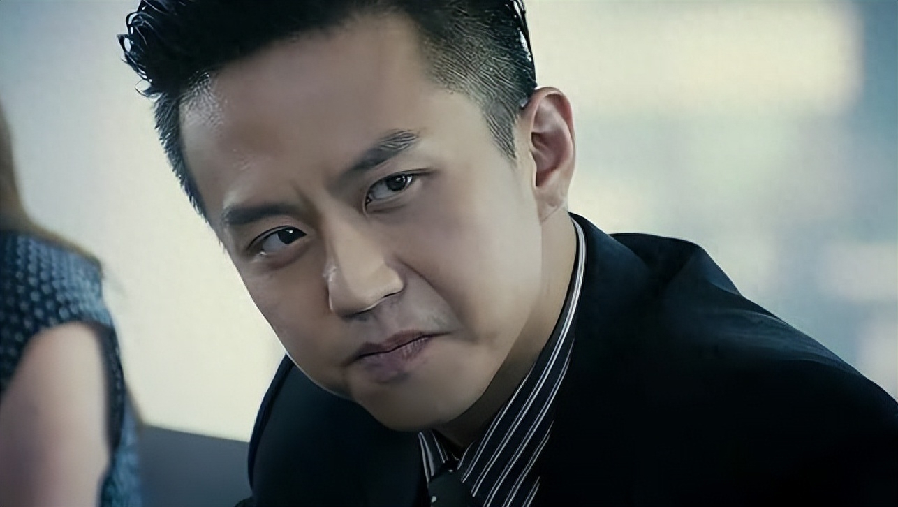 邓超被NBA球星盖帽后愣在原地近4秒表情无奈引热议 邓超被NBA球星盖帽后愣在原地近4秒表情无奈引热议