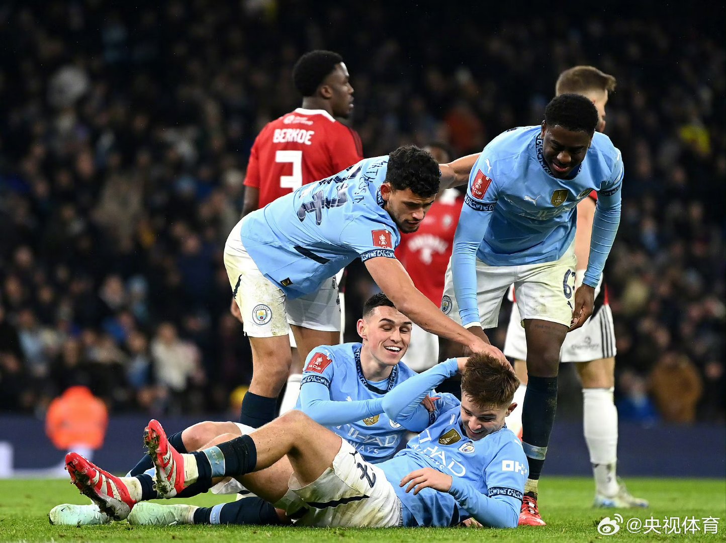 曼城希望在年底之前敲定罗德里的续约与福登的谈判进展顺利的简单介绍 曼城希望在年底之前敲定罗德里的续约与福登的谈判进展顺利的简单介绍