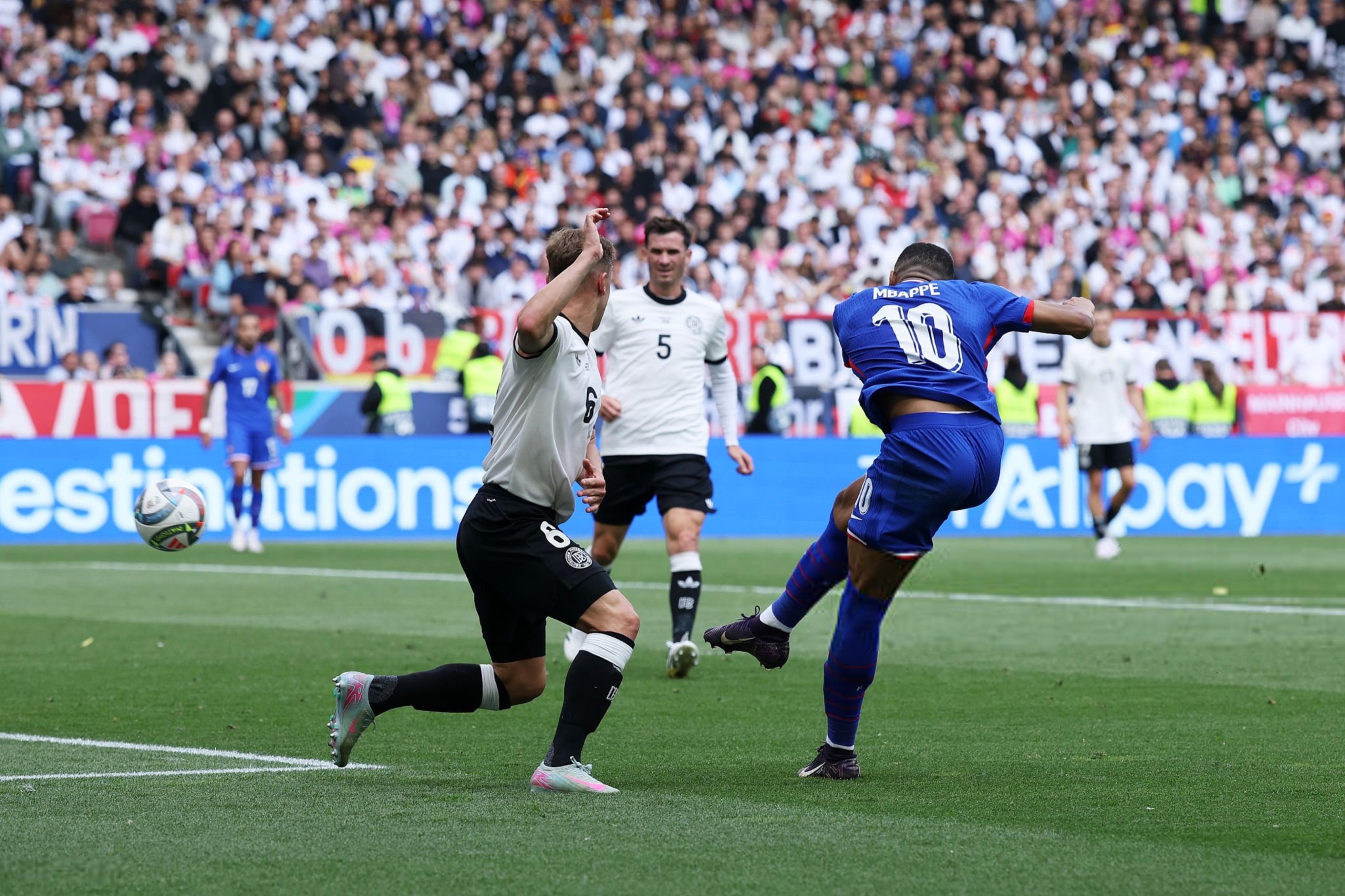 关于达成职业生涯400球球员年龄具体排名榜姆巴佩成最年轻球员的信息