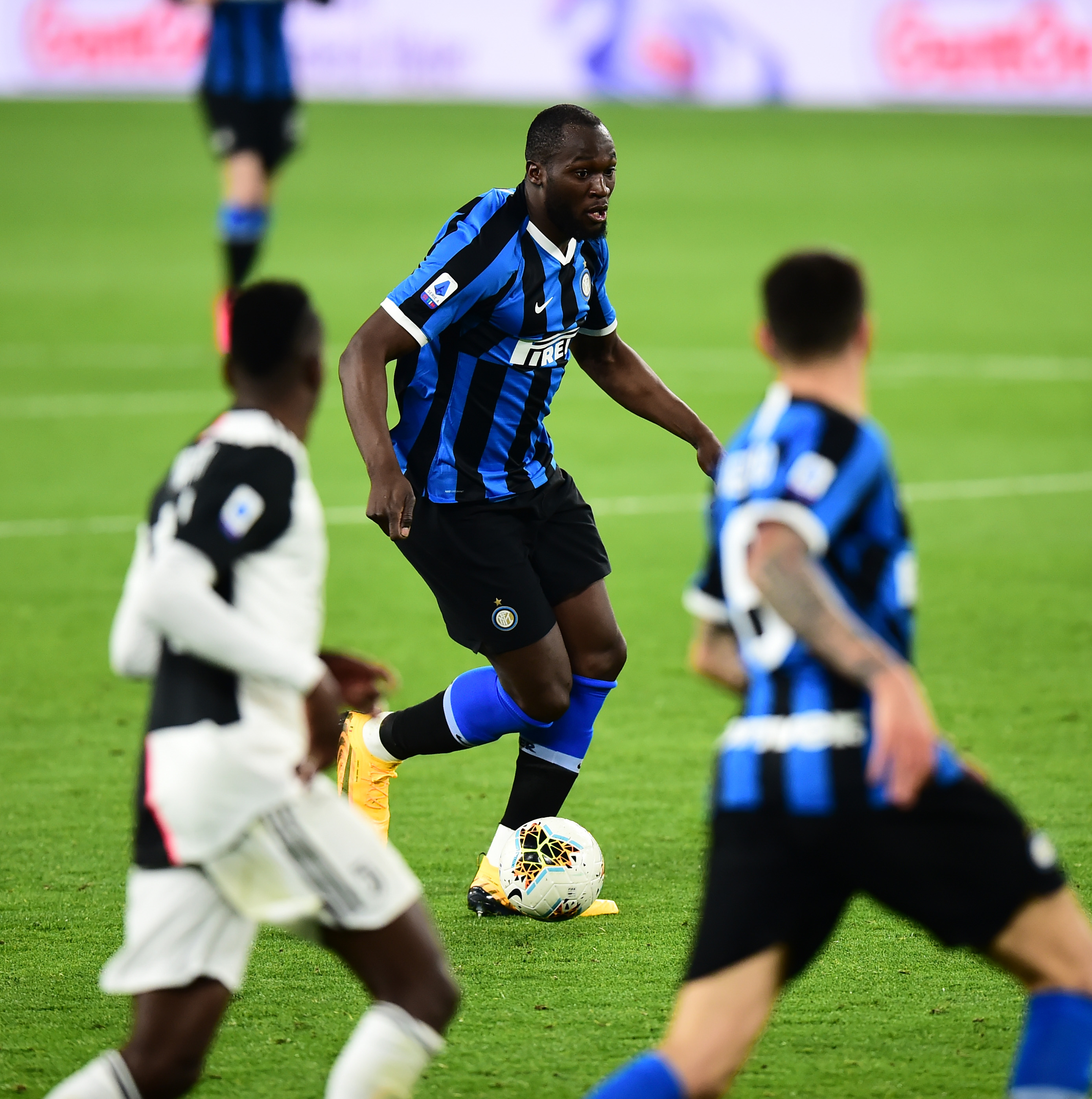 关于卢卡库左大腿肌肉严重损伤预计缺阵三个月的信息 关于卢卡库左大腿肌肉严重损伤预计缺阵三个月的信息