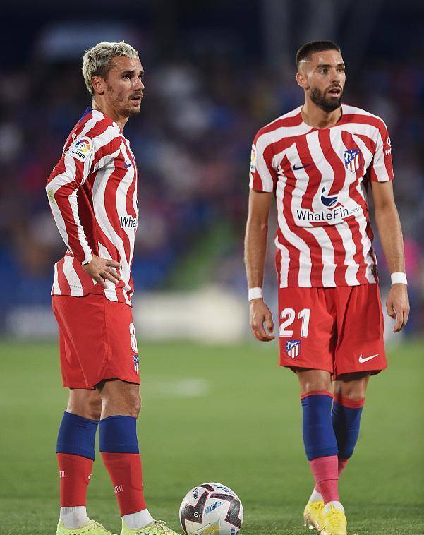 关于马竞与波尔图赛前为若塔默哀此前因车祸去世已过去1个月的信息