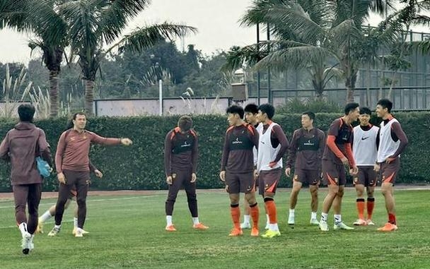 记者：国足进行定位球特训课备战18强赛的简单介绍