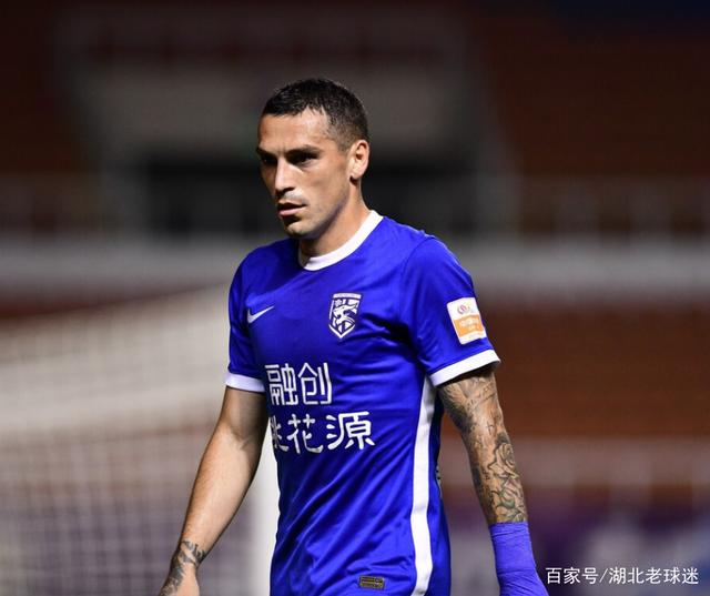 邓卓翔发布会怒怼球迷三镇遭自家球迷嘘 邓卓翔发布会怒怼球迷三镇遭自家球迷嘘