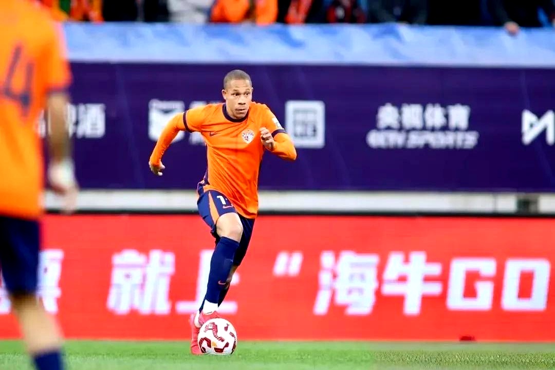 包含青岛海牛vs成都蓉城哪里转播？2025足协杯成都蓉城今晚比赛直播的词条