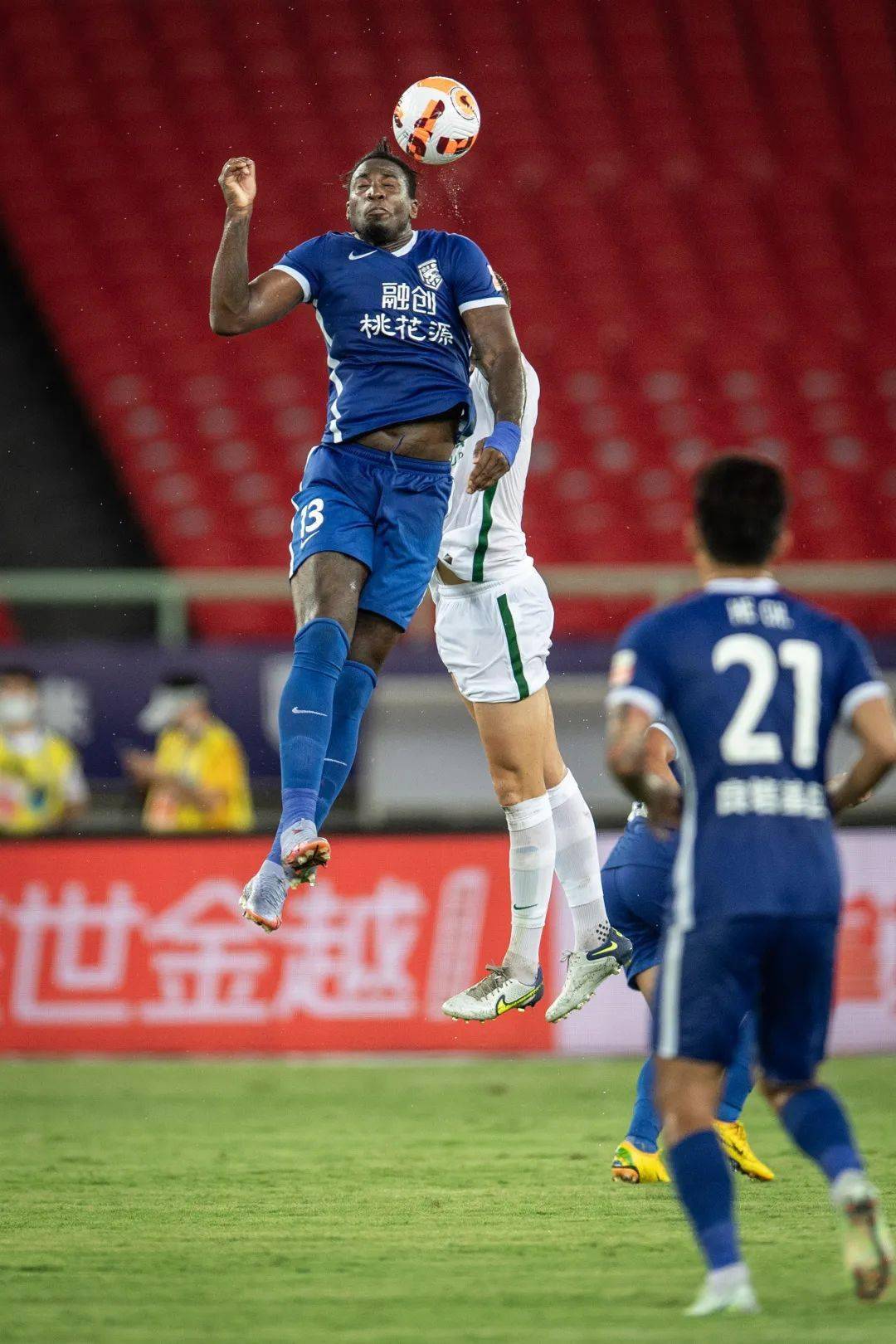 维阿在接受马赛体检维阿将以租借形式加盟马赛的简单介绍