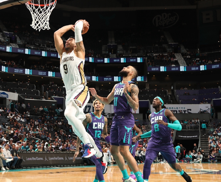 包含土超球队竞争免签托马斯球员将在近期做出决定的词条