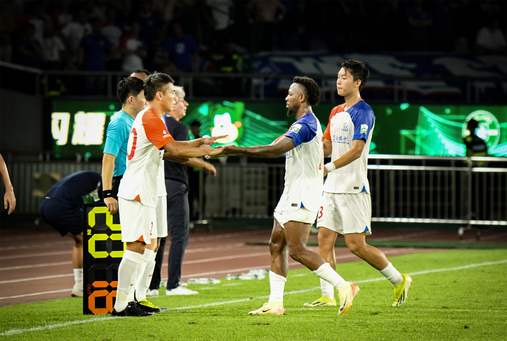 中超浙江队0-0上海申花路易斯中梁申花三轮不胜丢榜首的简单介绍 中超浙江队0-0上海申花路易斯中梁申花三轮不胜丢榜首的简单介绍