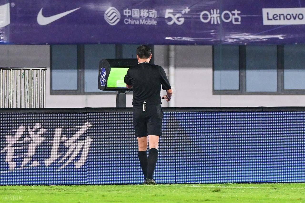 关于36岁张呈栋赛季提前结束因辱骂裁判遭到禁赛的信息