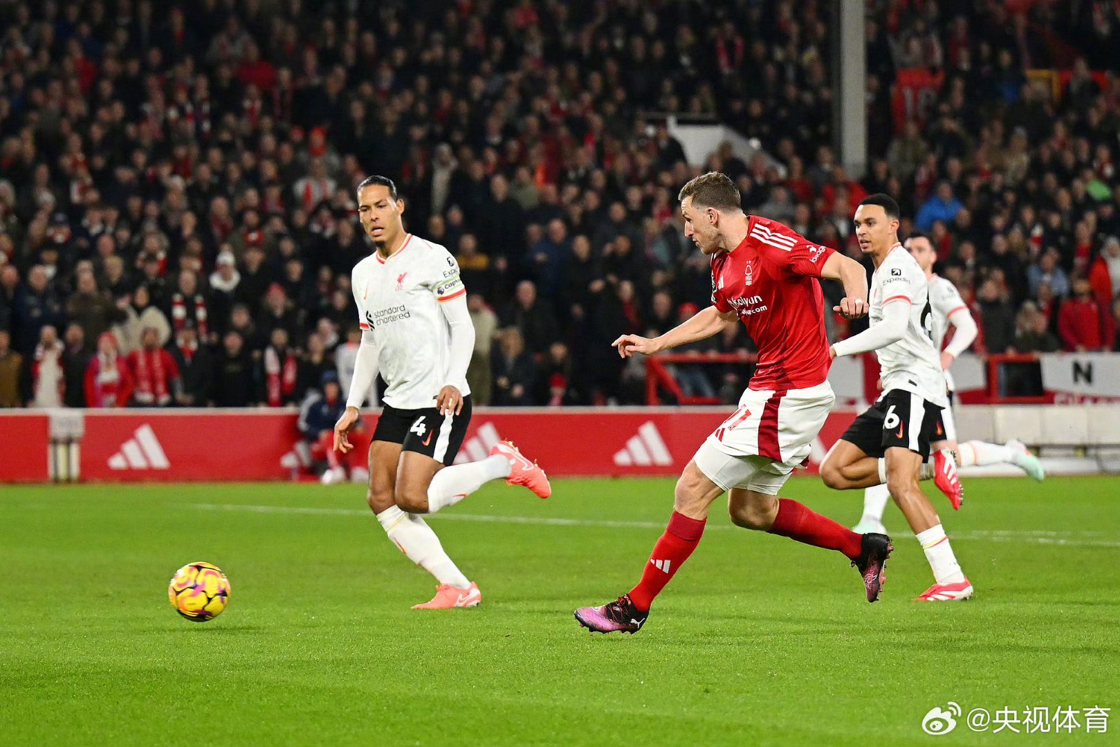 关于利物浦领跑埃基蒂克争夺战红军将其作为中锋引援人选的信息