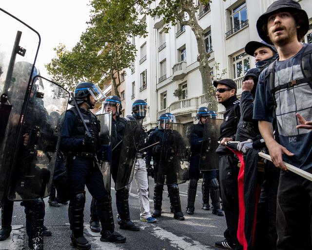 法国:大巴黎夺冠引发骚乱多人被捕的简单介绍 法国:大巴黎夺冠引发骚乱多人被捕的简单介绍