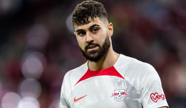 包含格瓦迪奥尔当选曼城赛季最佳本赛季在攻防两端发挥出色的词条 包含格瓦迪奥尔当选曼城赛季最佳本赛季在攻防两端发挥出色的词条