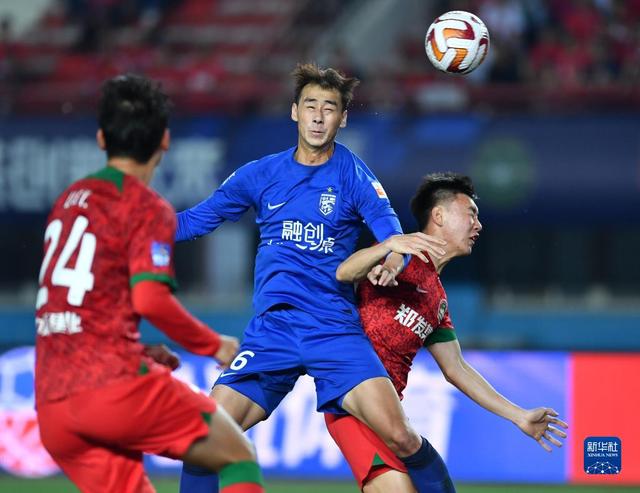 包含中超武汉三镇1-2梅州客家恩戈姆传射奥马尔松破门的词条