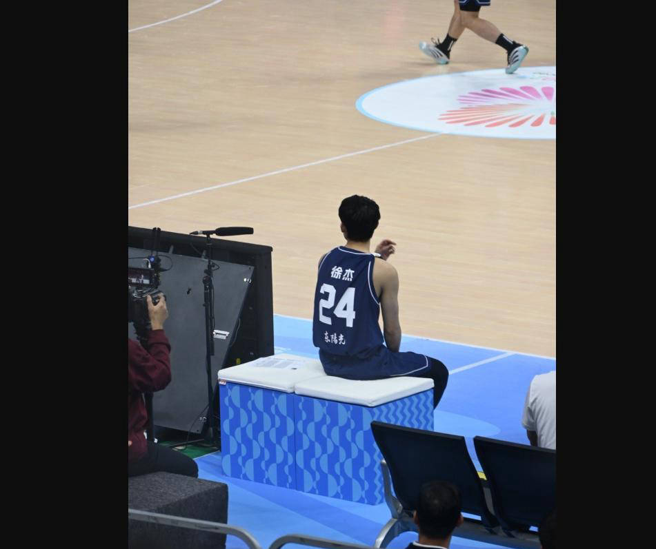 媒体人质疑徐杰遭郭士强弃用身高和防守或成主因的简单介绍