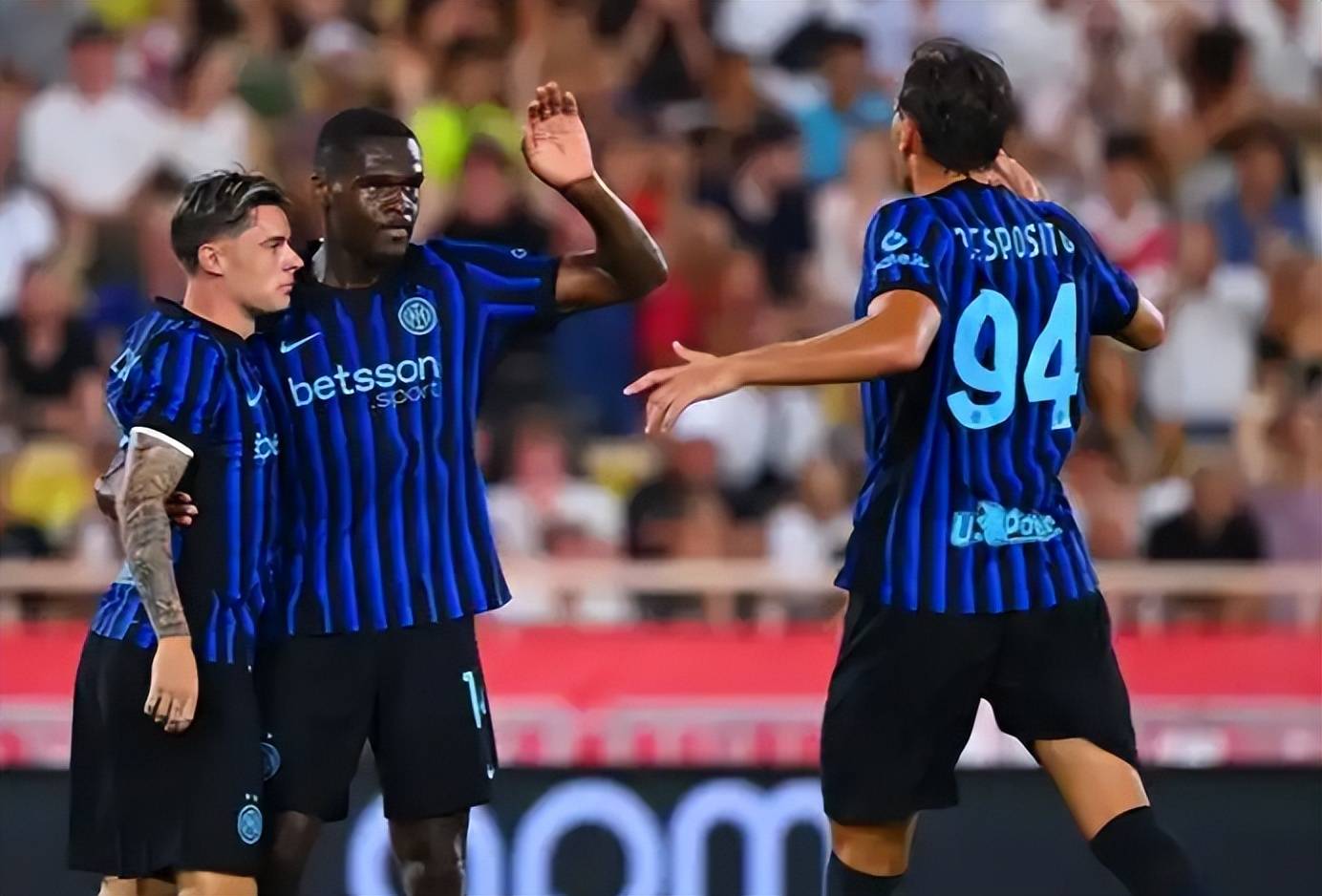 包含国米考虑以3000万至3500万出售帕瓦尔球员也不会强留的词条