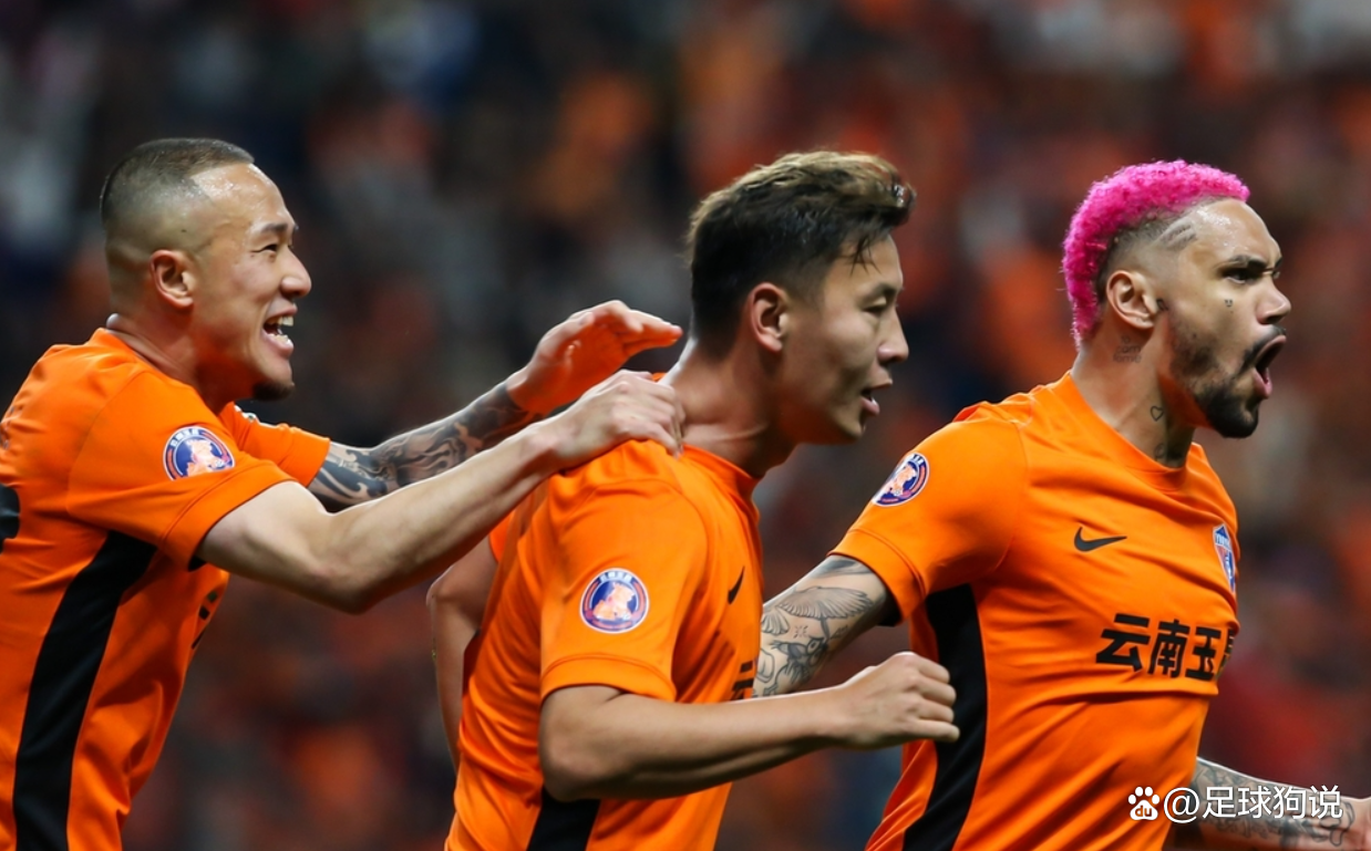 中超深圳新鹏城2-4浙江队米特里策传射卡列洛梅开二度的简单介绍