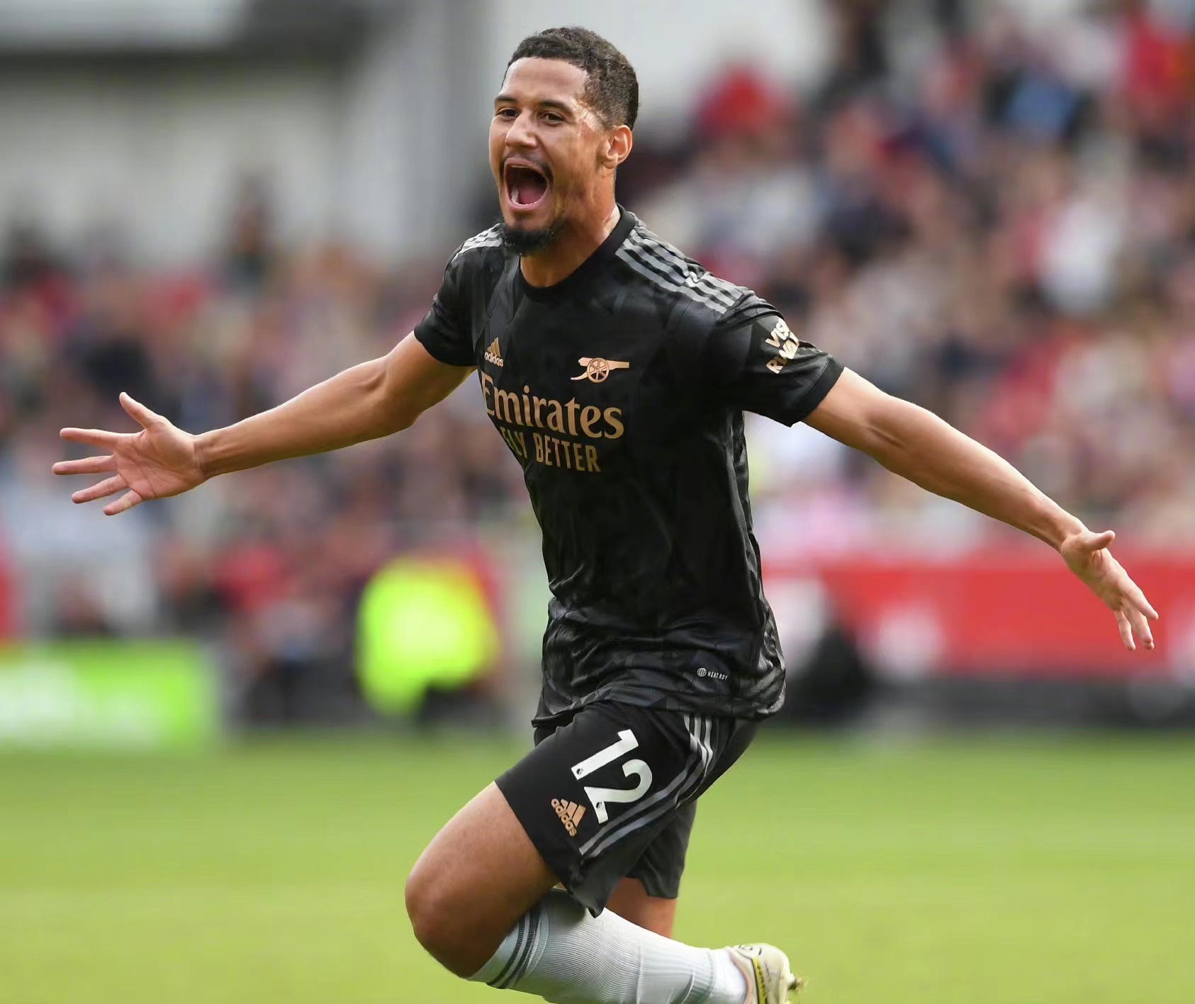 包含萨利巴因伤退出国家队帕瓦尔紧急入替的词条