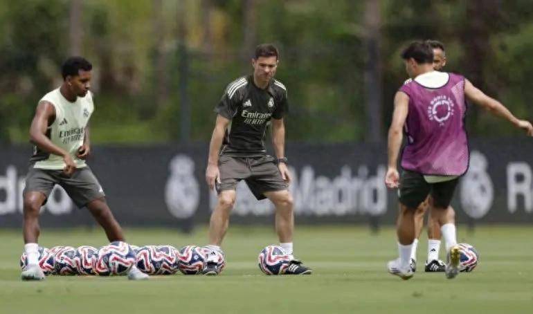 包含罗德里戈希望留在皇马计划重新争取主力位置的词条