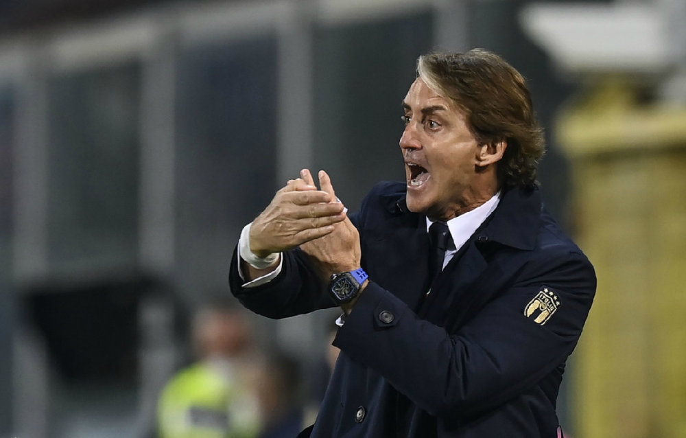 关于卡拉菲奥里因伤提前离开国家队球员无缘意大利关键战的信息