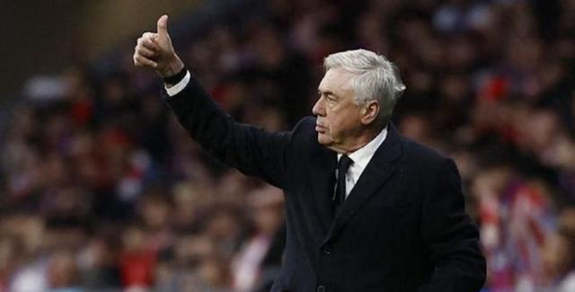 包含巴西球迷祝贺安切洛蒂生日在主场看台贴上祝福的词条