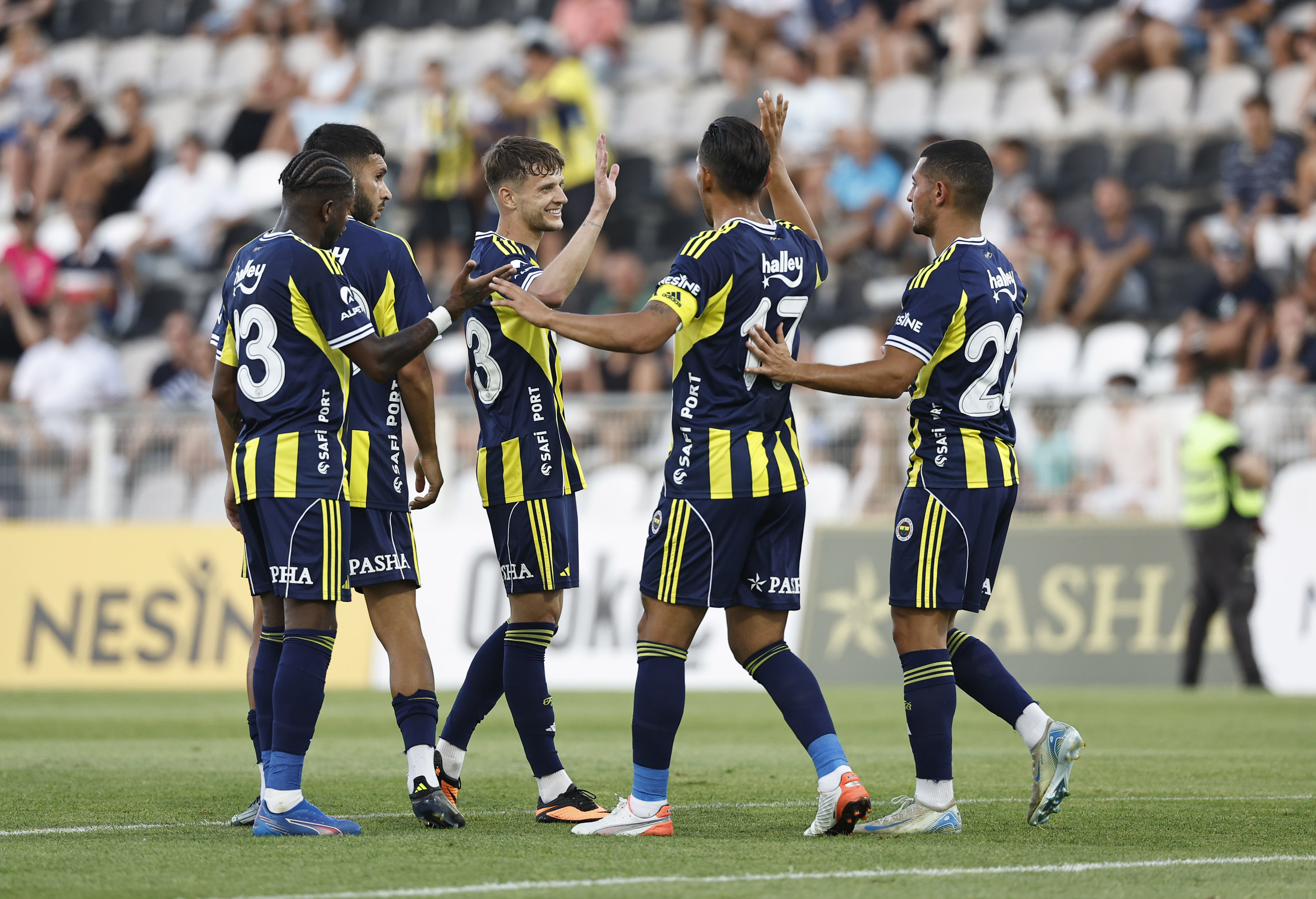 包含中超梅州客家1-4云南玉昆佩德罗-恩里克双响迪力穆拉提任意球建功的词条