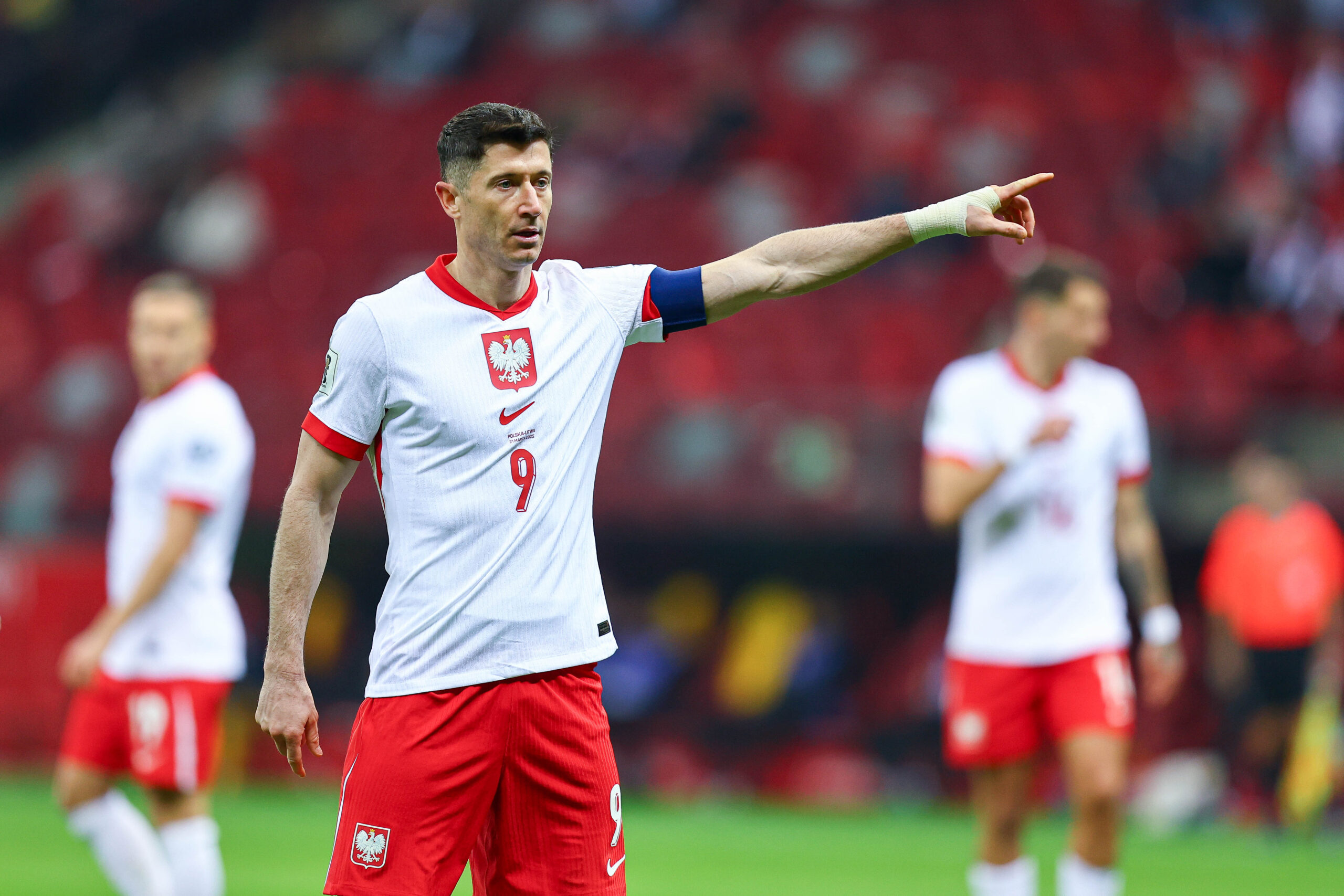 波兰主帅辞职莱万有望回归国家队 波兰主帅辞职莱万有望回归国家队