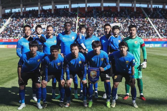 足协杯1/8决赛大连鲲城0-2青岛西海岸阿齐兹破僵戴维森锁胜局的简单介绍