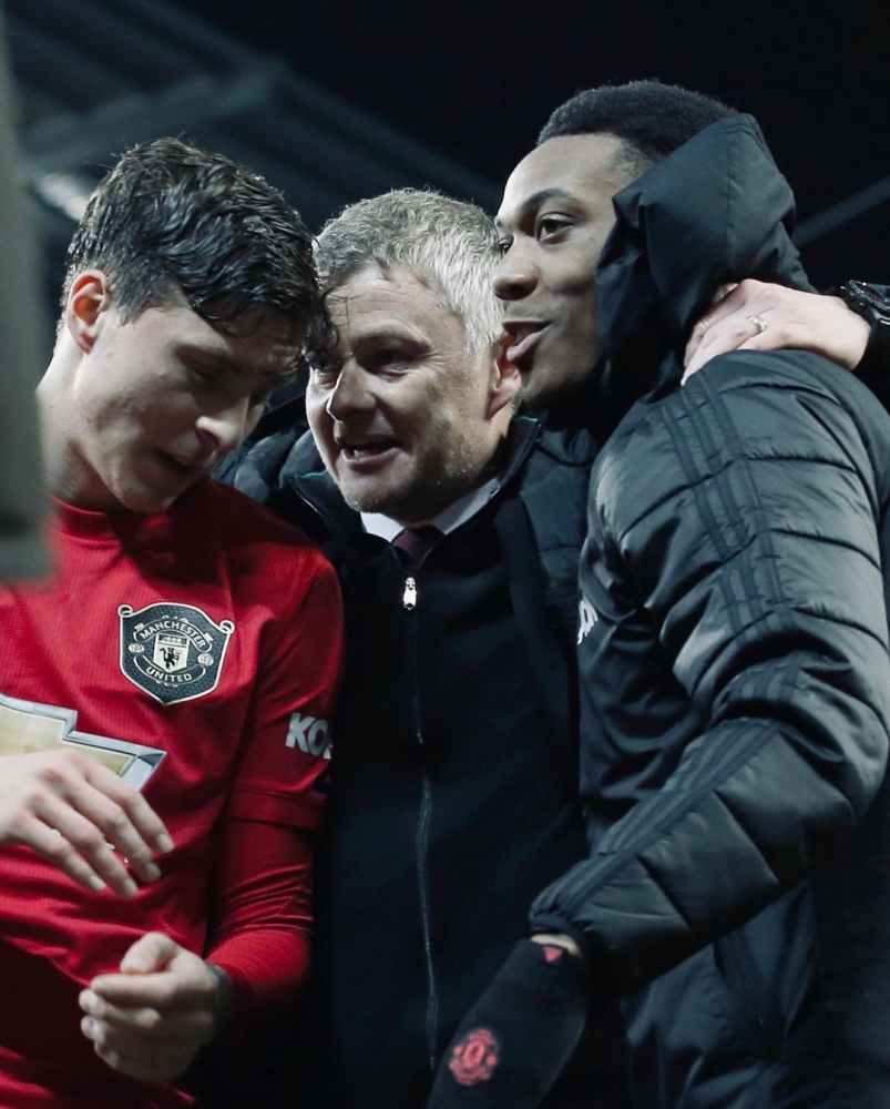 包含勒沃库森与林德洛夫谈判滕哈格盼师徒重聚的词条 包含勒沃库森与林德洛夫谈判滕哈格盼师徒重聚的词条