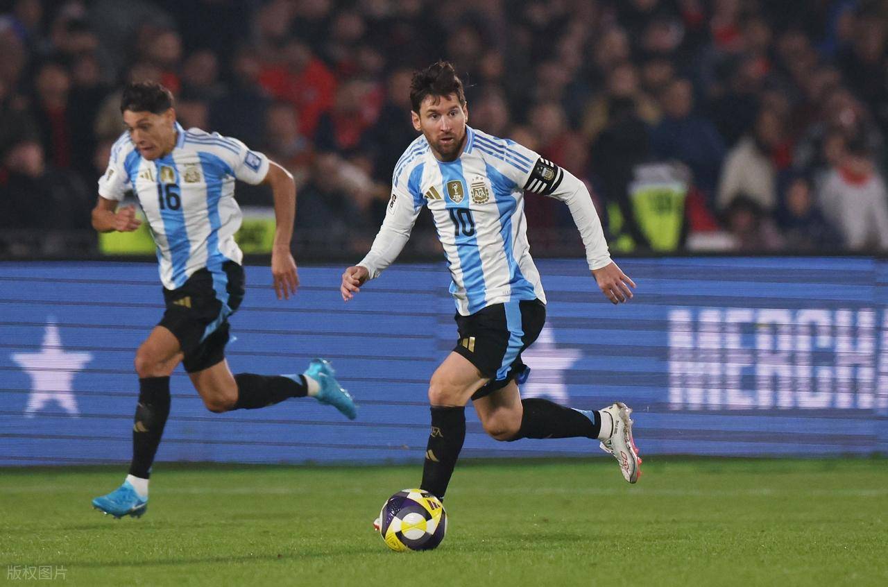 包含曝劳塔罗竞争阿根廷锋线首发对阵哥伦比亚的词条