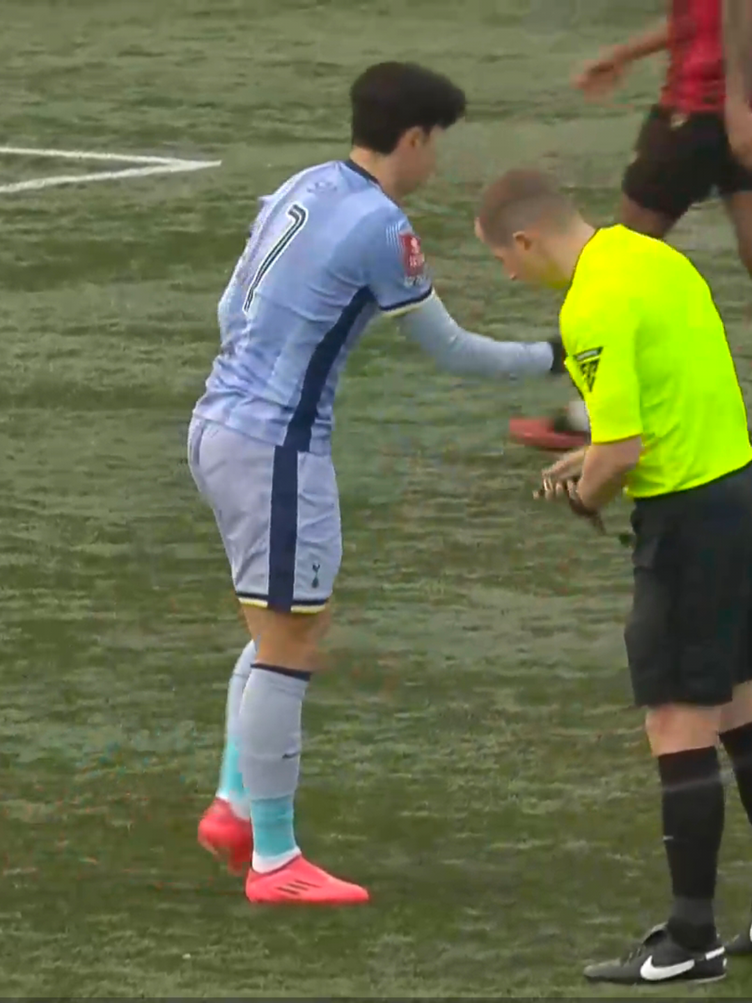 关于热刺有意罗宾逊球队希望补强边后卫位置的信息