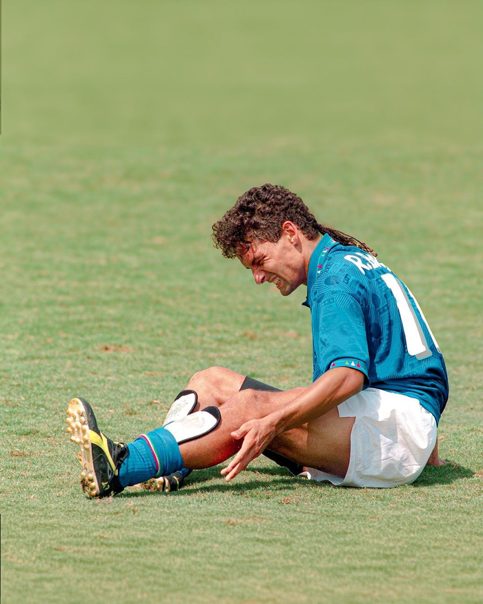 梅西晒与巴乔合影两人温情互动