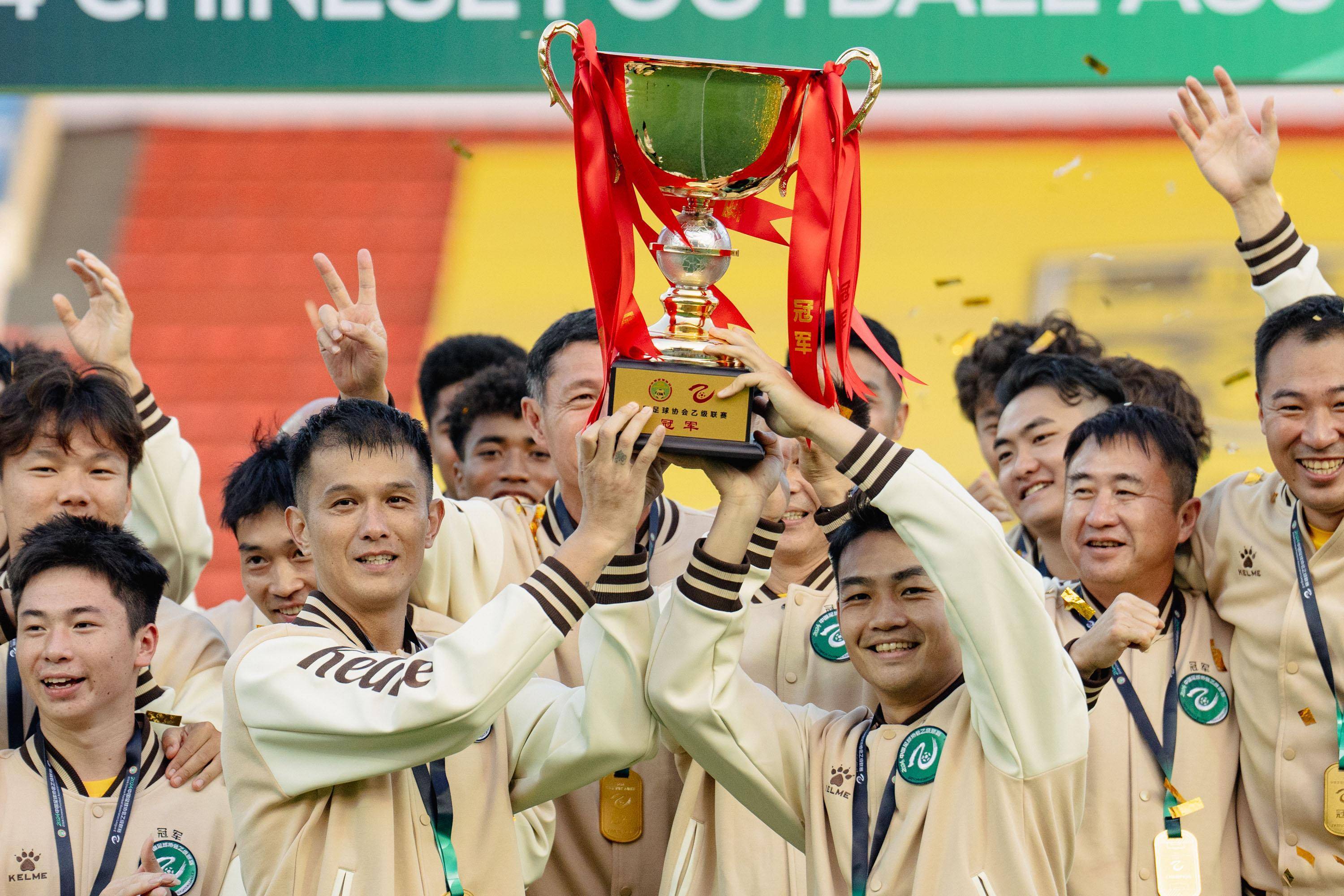 关于广东广州豹官宣主帅黎兵下课成立临时教练组的信息