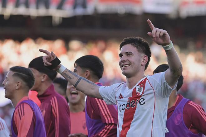 包含河床高层:卖马斯坦托诺有点亏了阿根廷中场今夏转会皇马的词条 包含河床高层:卖马斯坦托诺有点亏了阿根廷中场今夏转会皇马的词条