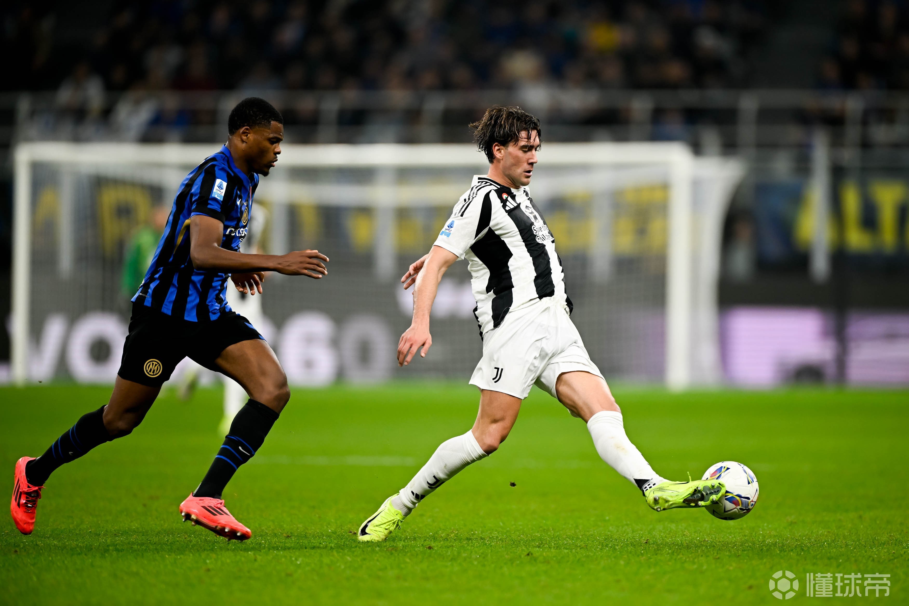 尤文找维阿替代者阿尔诺-马丁内斯等多名球员成为目标的简单介绍