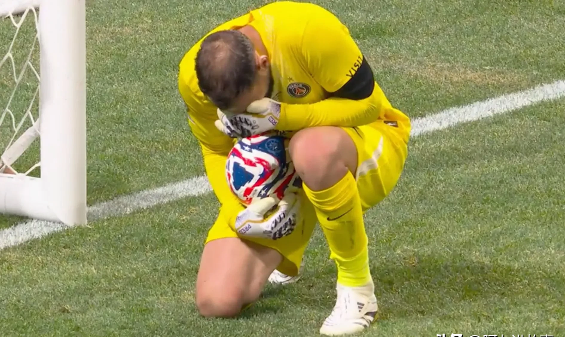 曝卡瓦尼大概率会缺席战拜仁遭遇小腿伤势困扰的简单介绍 曝卡瓦尼大概率会缺席战拜仁遭遇小腿伤势困扰的简单介绍