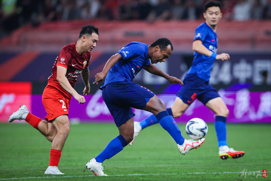 足协杯1/8决赛上海海港2-3上海申花路易斯帽子戏法吴曦助攻戴帽的简单介绍