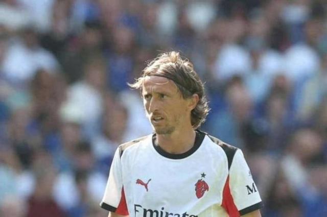 关于米兰为莫德里奇提供1年合同曝米兰向莫德里奇提供主力的信息