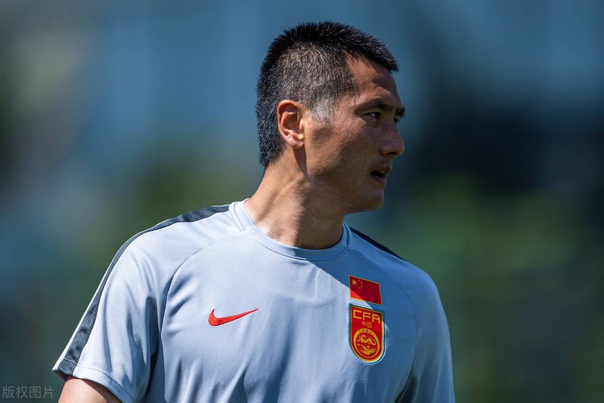 邵佳一任国足主帅后首现身观看U22国足熊猫杯的简单介绍  第2张