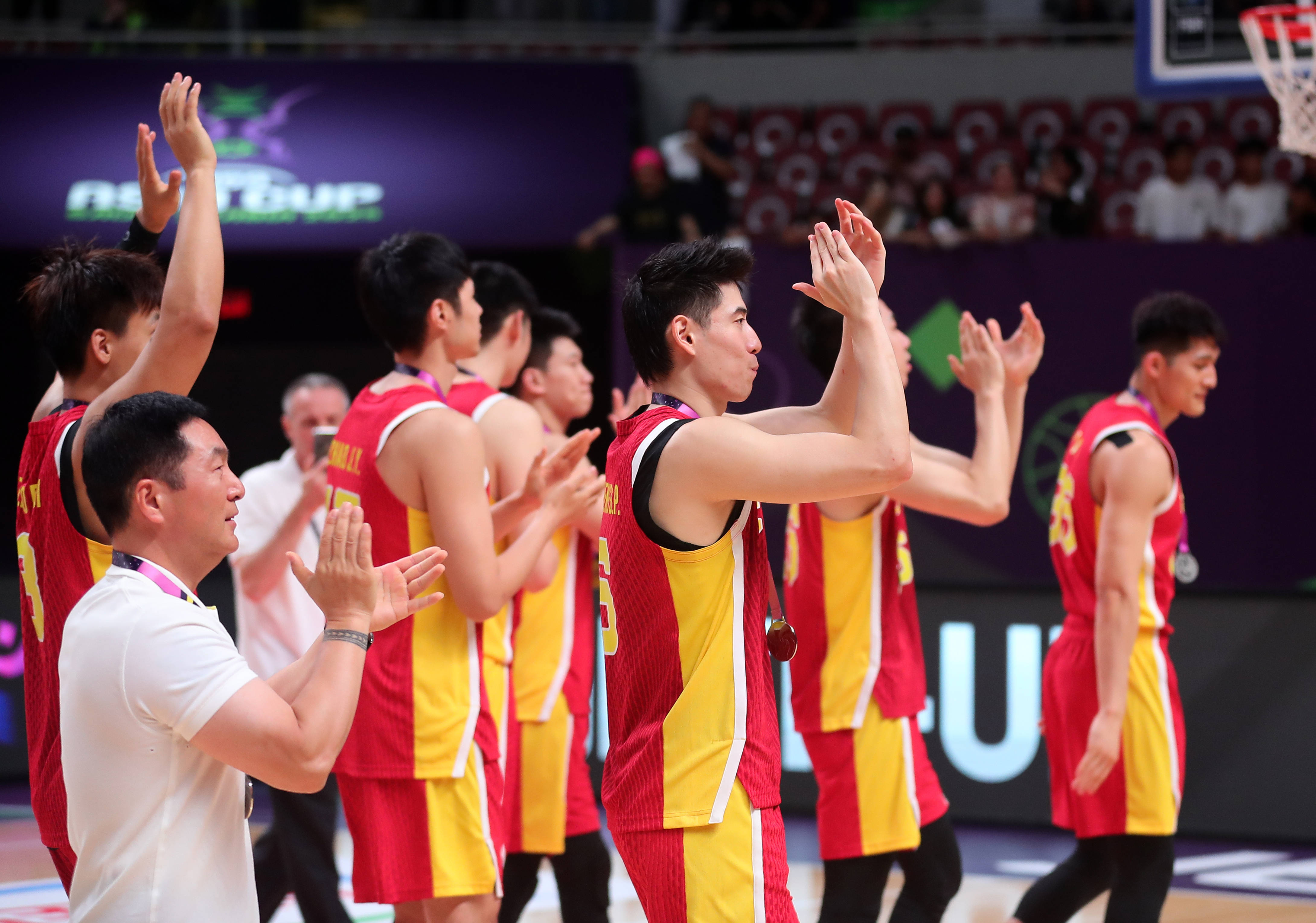 包含2025男篮亚洲杯最终排名中国男篮屈居亚军的词条