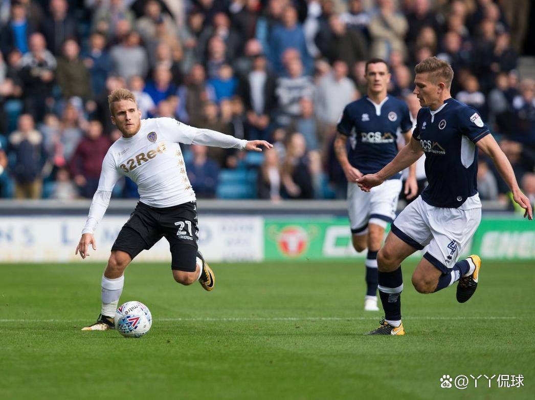 关于特拉福德荣获英冠年度最佳球员击败前伯恩利队友和利兹联球员的信息