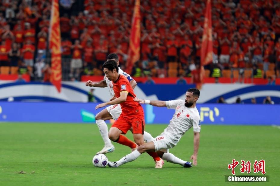 世预赛国足1-0巴林王钰栋补时点射绝杀