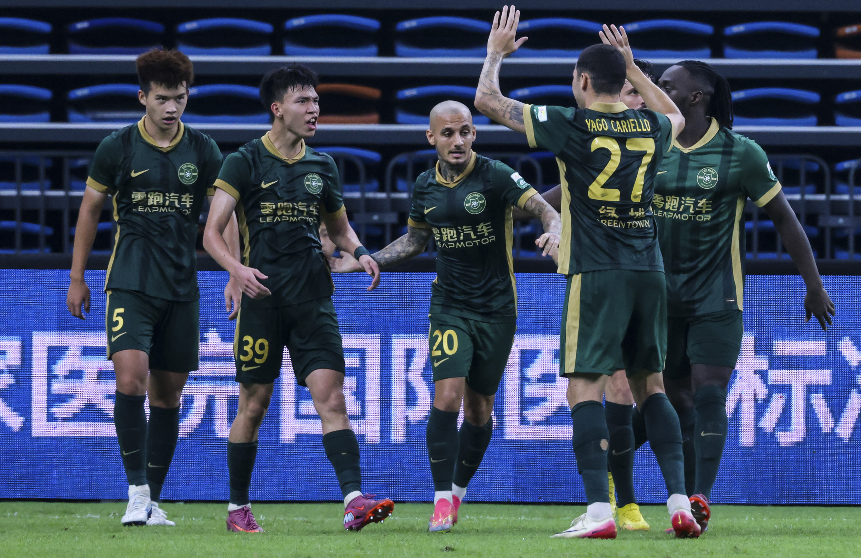 中超深圳新鹏城VS上海海港比赛分析实力差距巨大的简单介绍  第1张